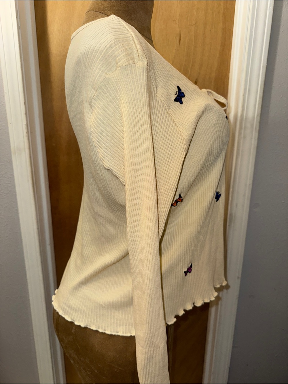 Jolie & Joy cream-colored ribbed tie-front cardigan, Colorful Butterflies, Sz 3x - Picture 4 of 9